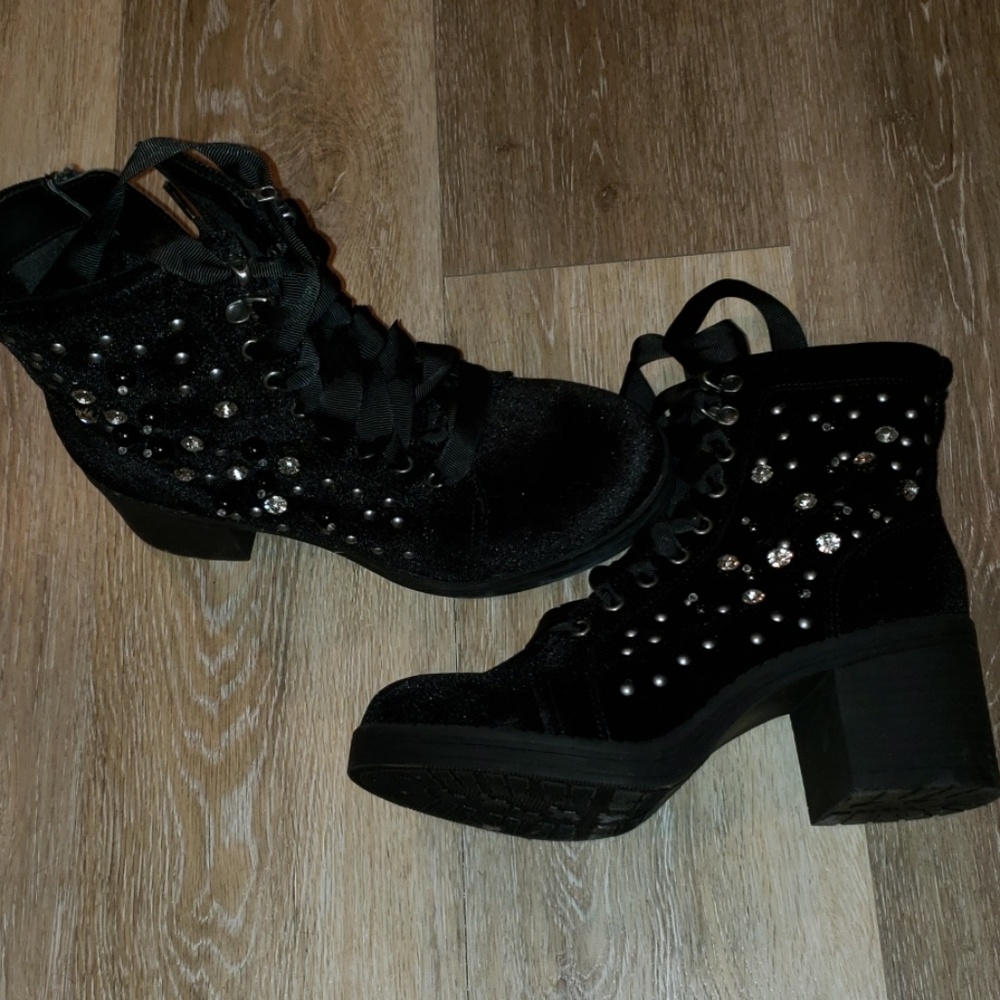 Shoes - Picture 3 of 3